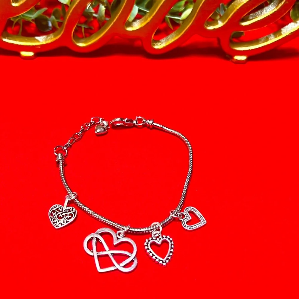 Beautiful Silver Love Charm Bracelet - Picture 1 of 1